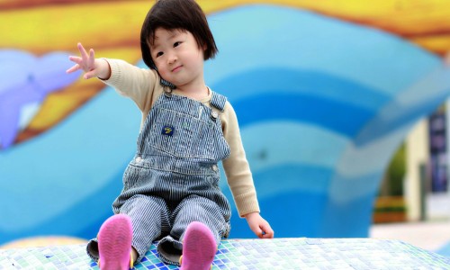 小孩身上突然起红疹子怎么回事啊-小孩身上突然起红疹子怎么回事啊、小孩身上突然出现许多大疙瘩是怎么回事 -小孩身上突然起红疹子怎么回事网